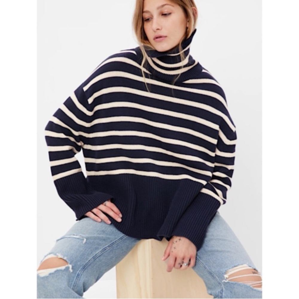 Gap Split-Hem Turtleneck Sweater